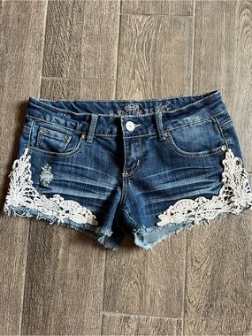 Almost Famous Denim Shorts Women’s 7 Distressed Crochet Lace Cutoff Boho Festiva